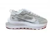 chaussures nike sacai vaporwaffle pas cher white gray